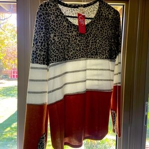 7th Ray long sleeve sweater. Size L, it has different colors.